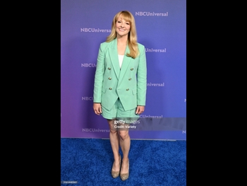  alt="Melissa Rauch"