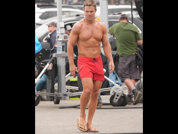  alt="Stephen Amell"
