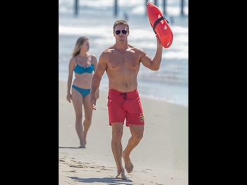  alt="Stephen Amell"