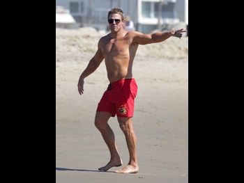  alt="Stephen Amell"