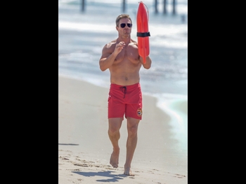  alt="Stephen Amell"