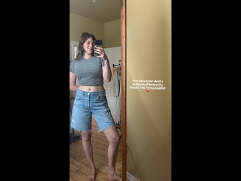  alt="Amber Anderson"