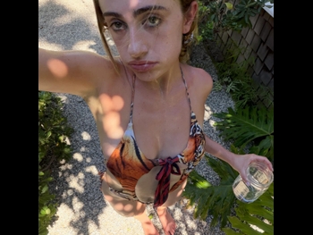  alt="Rachel Sennott"