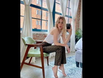  alt="Gabby Thomas"