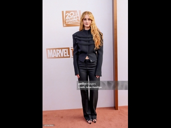  alt="Grace Van Patten"