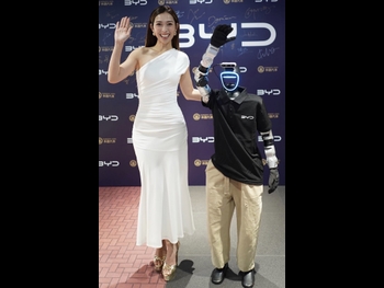  alt="Sarah Song"