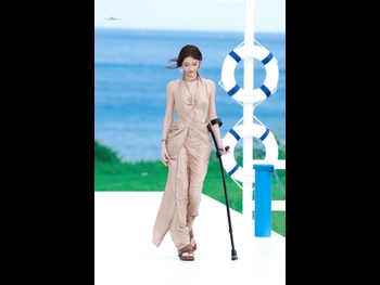  alt="Jiaqi Xu"