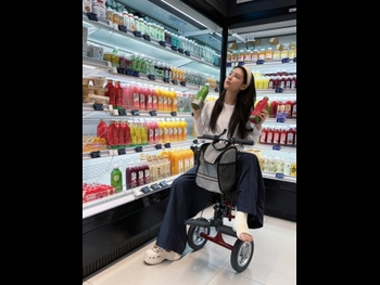  alt="Jiaqi Xu"