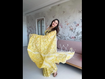  alt="Amruta Khanvilkar"