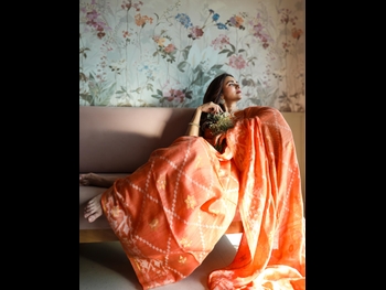  alt="Amruta Khanvilkar"