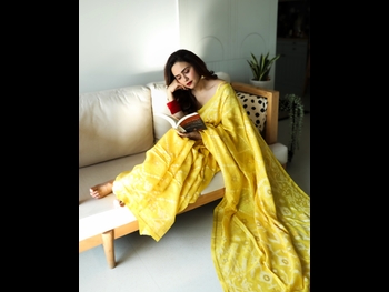  alt="Amruta Khanvilkar"
