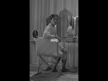  alt="Lois Chiles"
