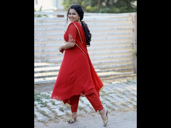  alt="Sruthy Suresh"