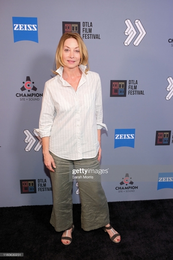 Sharon Lawrence (I)