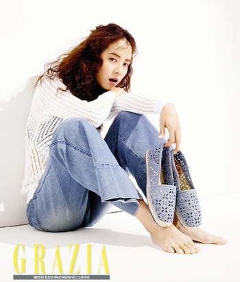 Song Ji-Hyo