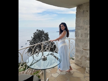  alt="Noureen Dewulf"