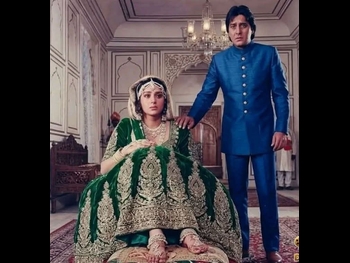  alt="Meenakshi Sheshadri"