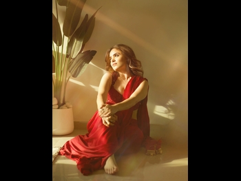  alt="Simran Dhanwani"