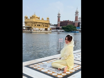  alt="Simran Dhanwani"