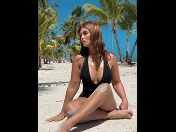  alt="Sara Uribe"