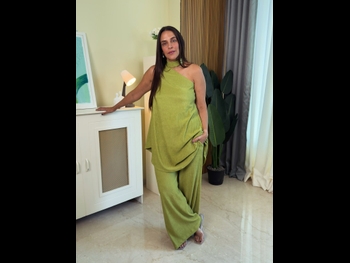  alt="Neha Dhupia"