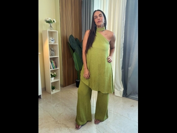  alt="Neha Dhupia"