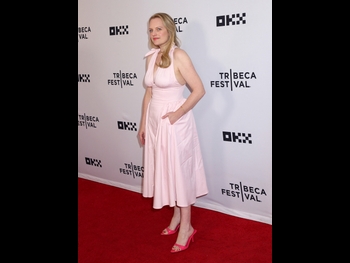  alt="Elisabeth Moss"