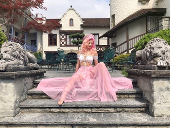 Annalee Belle