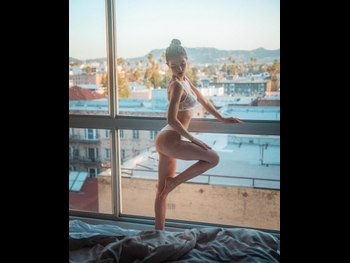  alt="Eve Dumon"