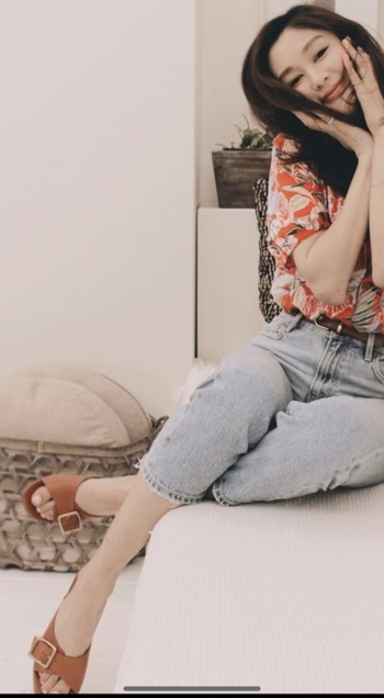 Eliza Sam