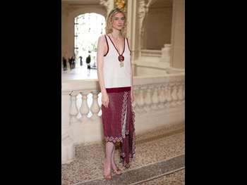  alt="Elizabeth Debicki"
