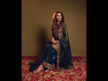  alt="Shibani Dandekar"