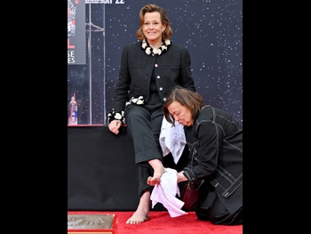  alt="Sigourney Weaver"