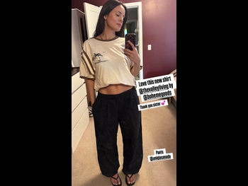  alt="Chelsea Hobbs"
