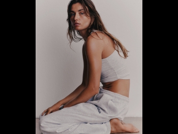  alt="Andreea Diaconu"