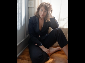  alt="Lola Kirke"