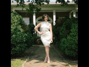 alt="Lola Kirke"