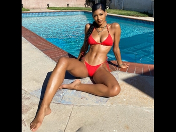  alt="Danielle Herrington"