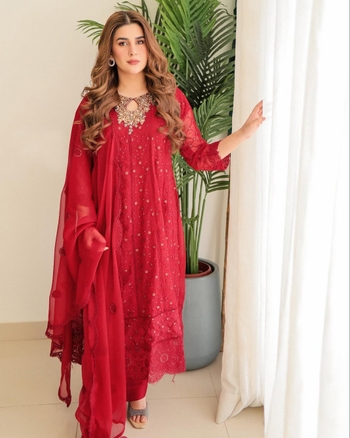 Kubra Khan