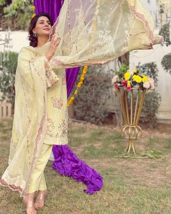 Kubra Khan