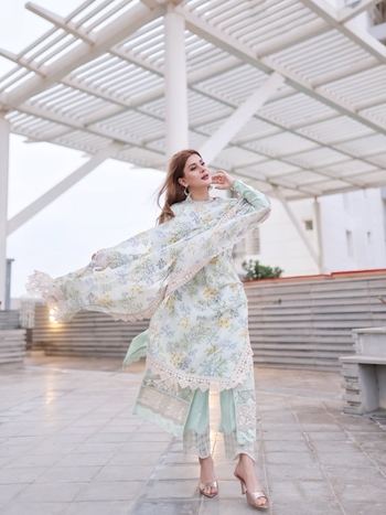 Kubra Khan