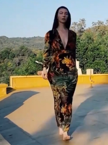 Chrysta Bell