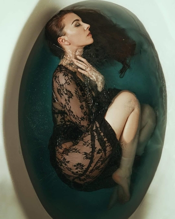 Chrysta Bell