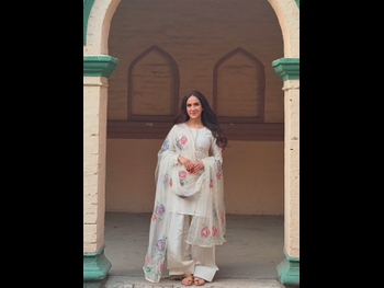 alt="Anoushay Abbasi"