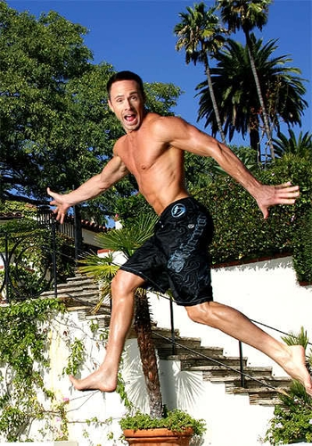 William deVry