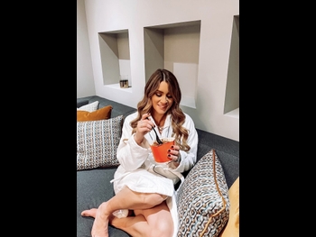  alt="Lucie Jones"