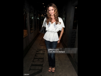  alt="Shannon Elizabeth"