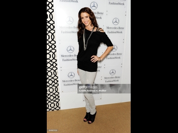  alt="Shannon Elizabeth"