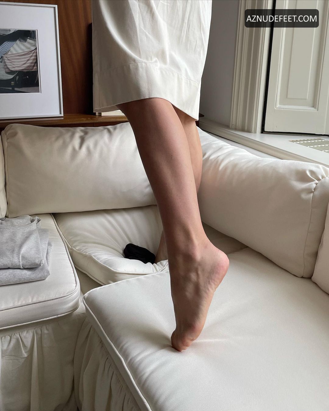 OLIVIA LONSDALE Feet - AZNudeFeet