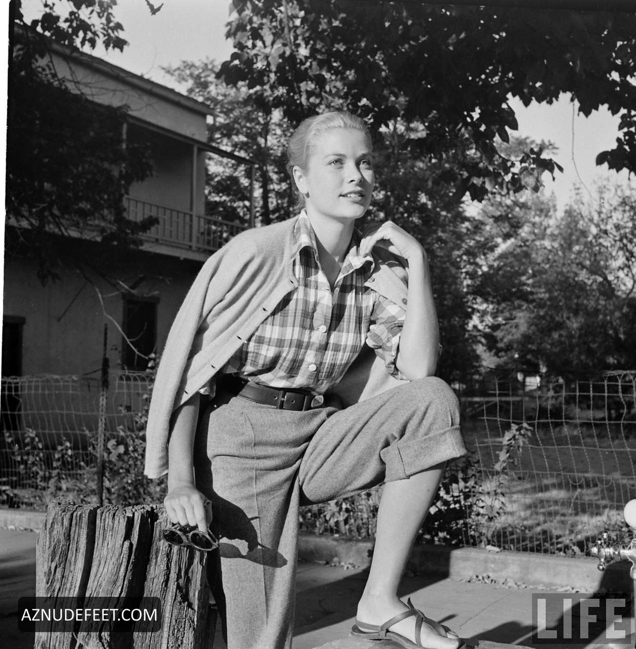 Октября 1951. Грейс Келли ножки. Грейс Келли ноги. Грейс Келли с мужем фото.